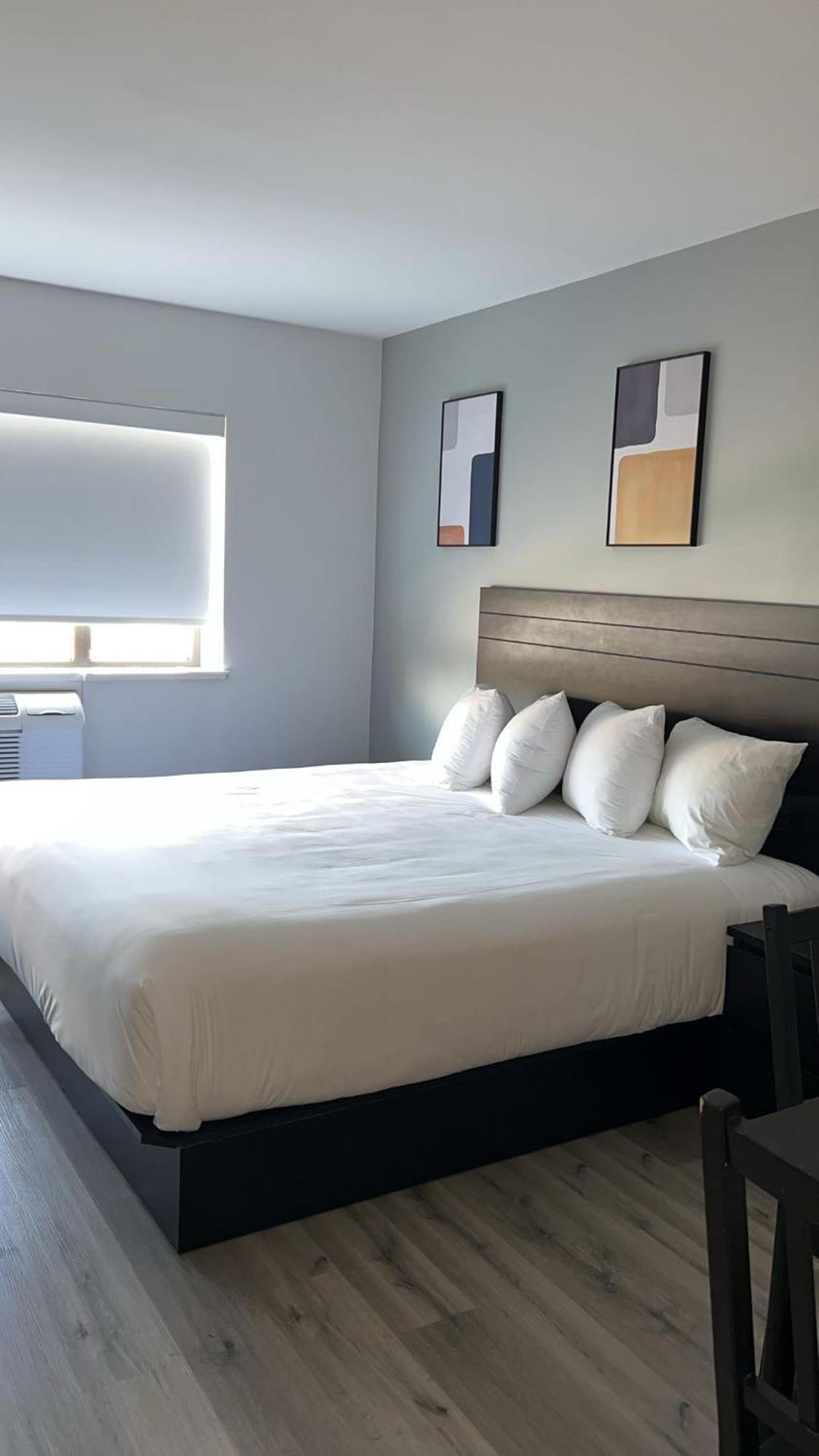 Newstar Hotel Montreal