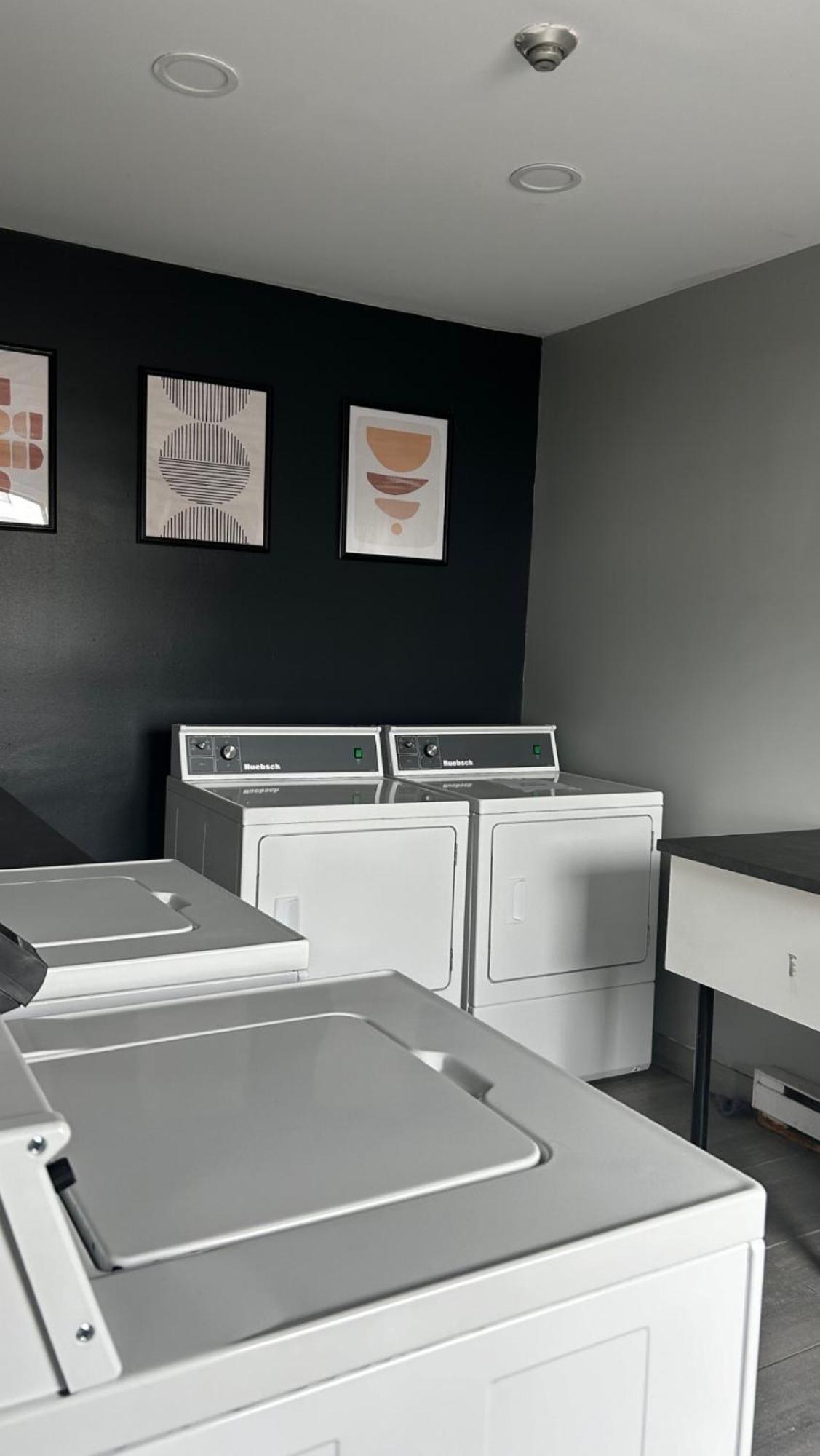 Newstar Hotel Montreal